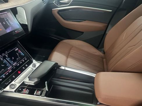 Used 2021 Audi e-tron Premium Plus w/ Premium Plus Package image 36