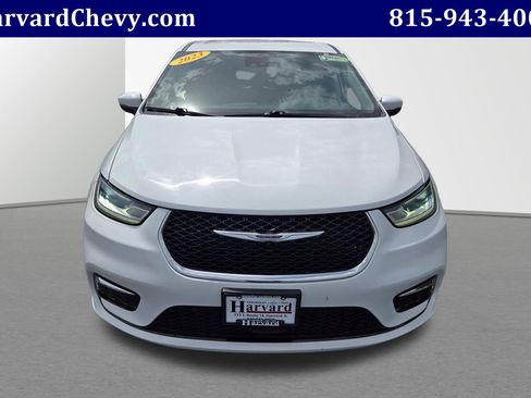 Used 2023 Chrysler Pacifica Touring-L FWD image 2