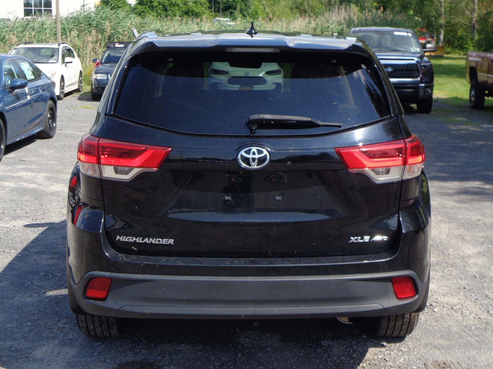 Used 2018 Toyota Highlander XLE AWD/4WD image 6