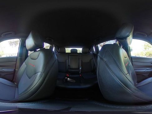 Used 2025 Jeep Compass Trailhawk image 38