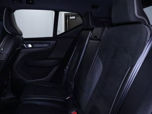 Used 2019 Volvo XC40 T5 R-Design image 15