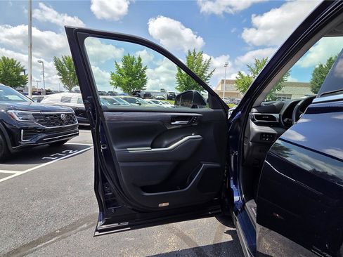 Used 2023 Toyota Highlander Platinum AWD/4WD image 13