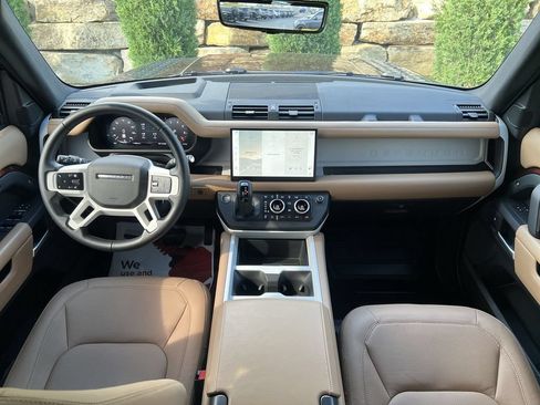 Used 2025 Land Rover Defender 130 X-Dynamic SE AWD/4WD image 12