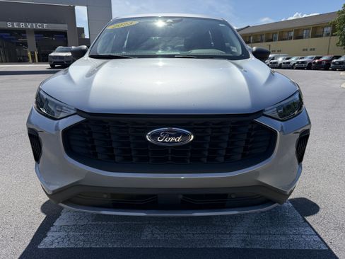 Used 2023 Ford Escape AWD image 2