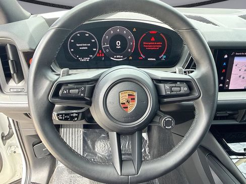 Used 2025 Porsche Cayenne AWD/4WD image 21