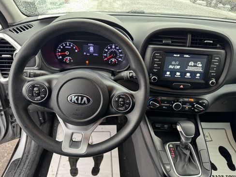 Used 2020 Kia Soul LX image 7