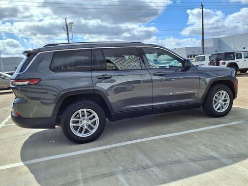 Used 2023 Jeep Grand Cherokee L Laredo image 25