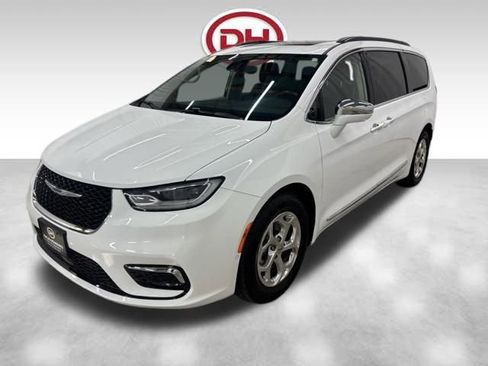 Used 2022 Chrysler Pacifica Limited image 12