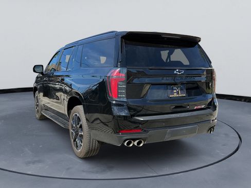 Used 2025 Chevrolet Suburban RST image 6
