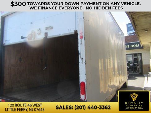 Used 2018 Ford E-350 and Econoline 350 Super Duty image 16