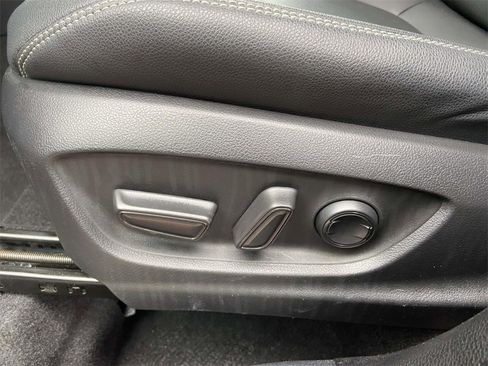 Used 2023 Toyota Corolla Cross XLE image 16