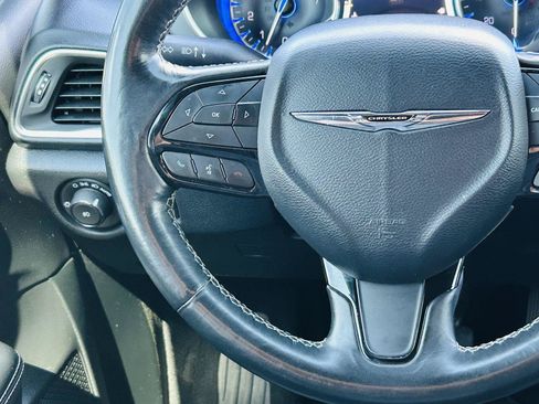 Used 2019 Chrysler Pacifica Touring-L Plus w/ S Appearance Package FWD image 17
