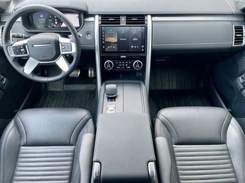 Certified 2025 Land Rover Discovery Dynamic SE AWD/4WD image 16