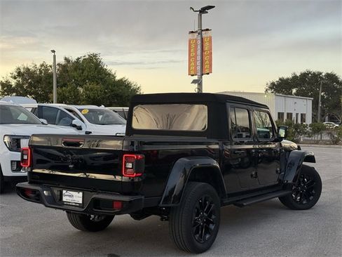 Used 2021 Jeep Gladiator Overland image 3
