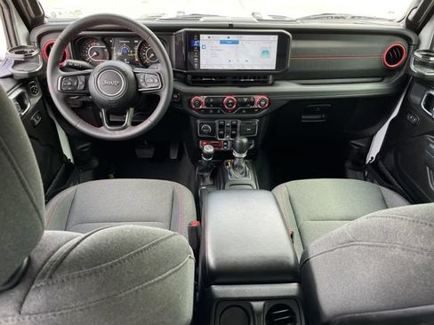 Used 2024 Jeep Gladiator Rubicon AWD/4WD image 9