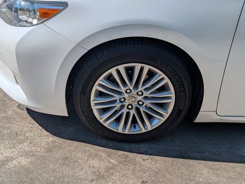 Used 2015 Lexus ES 350 w/ Luxury Package FWD image 9
