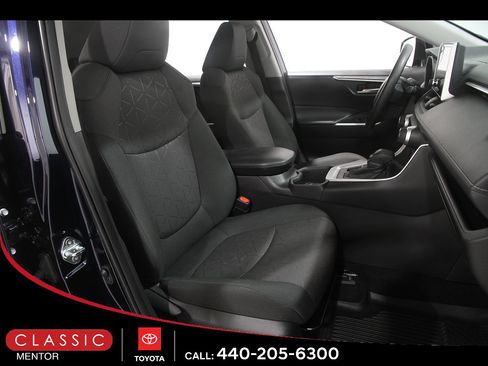 Used 2024 Toyota RAV4 XLE AWD/4WD image 17