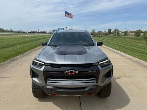 Used 2025 Chevrolet Colorado ZR2 w/ Technology Package AWD/4WD image 10