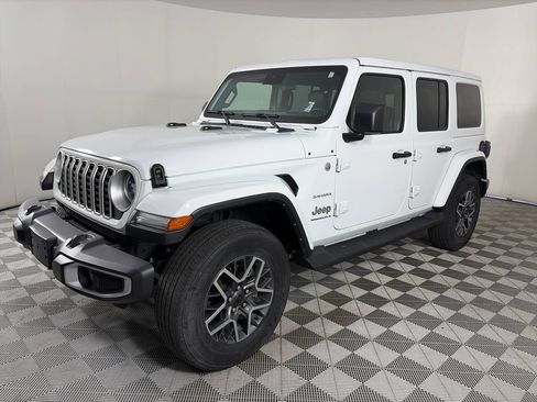 Used 2024 Jeep Wrangler Unlimited Sahara AWD/4WD image 3