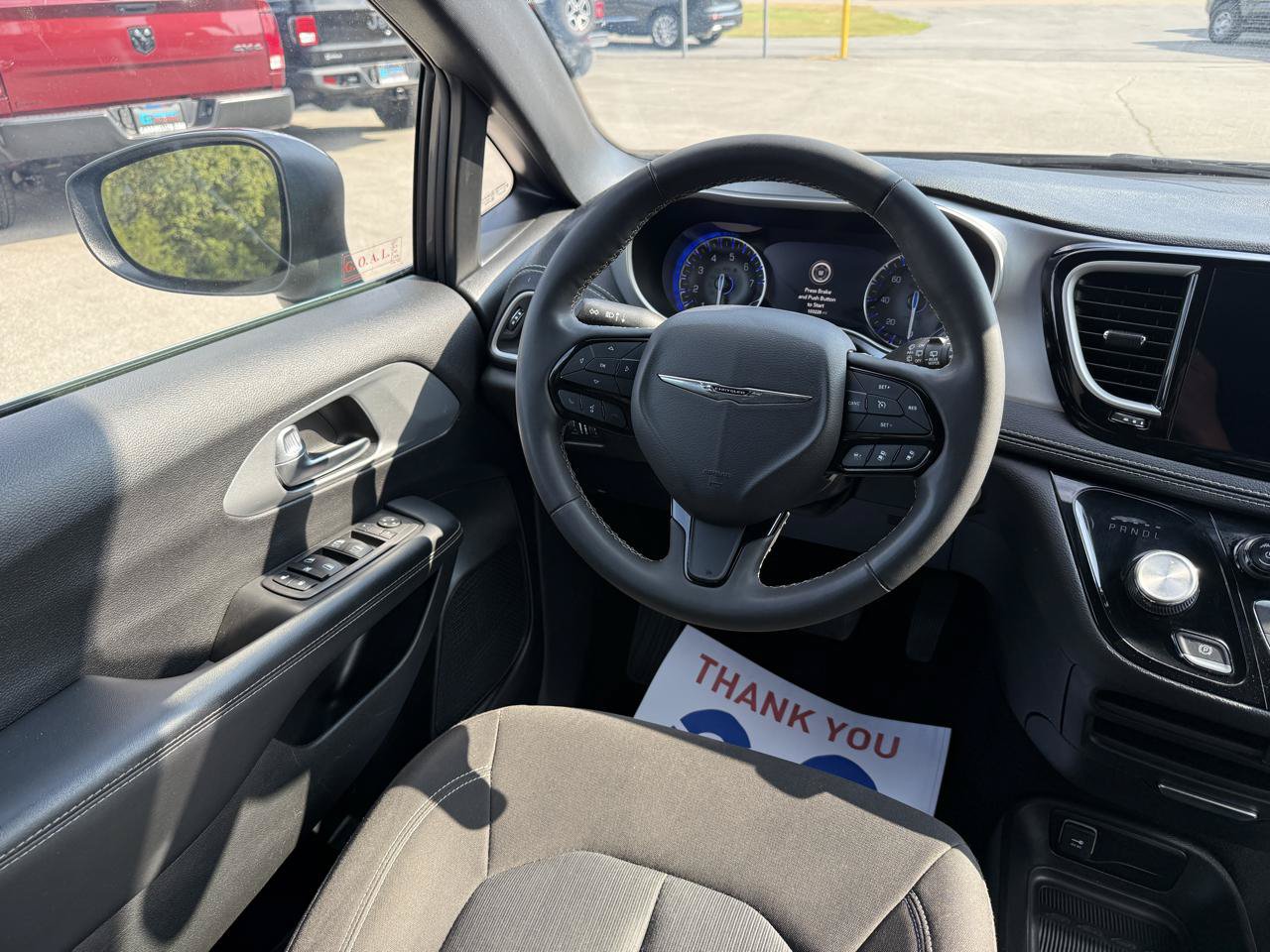 Used 2023 Chrysler Pacifica Touring FWD image 15