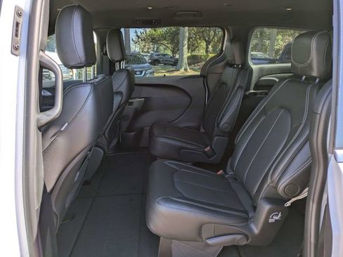 New 2026 Chrysler Pacifica Select image 15