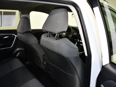 Used 2025 Toyota RAV4 XLE AWD/4WD image 44