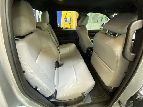 Used 2025 Toyota Tacoma SR5 AWD/4WD image 30