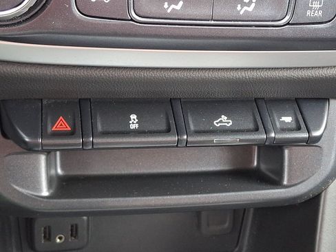 Used 2020 Chevrolet Colorado LT w/ LT Convenience Package RWD image 28