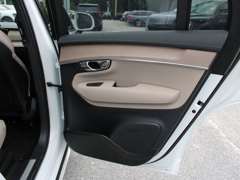 Used 2025 Volvo XC90 B6 Plus AWD/4WD image 15