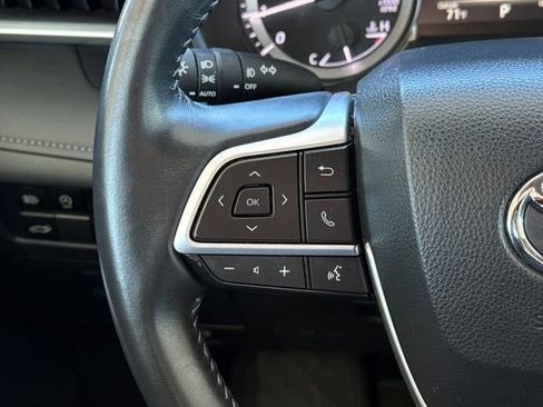 Used 2023 Toyota Highlander LE image 32