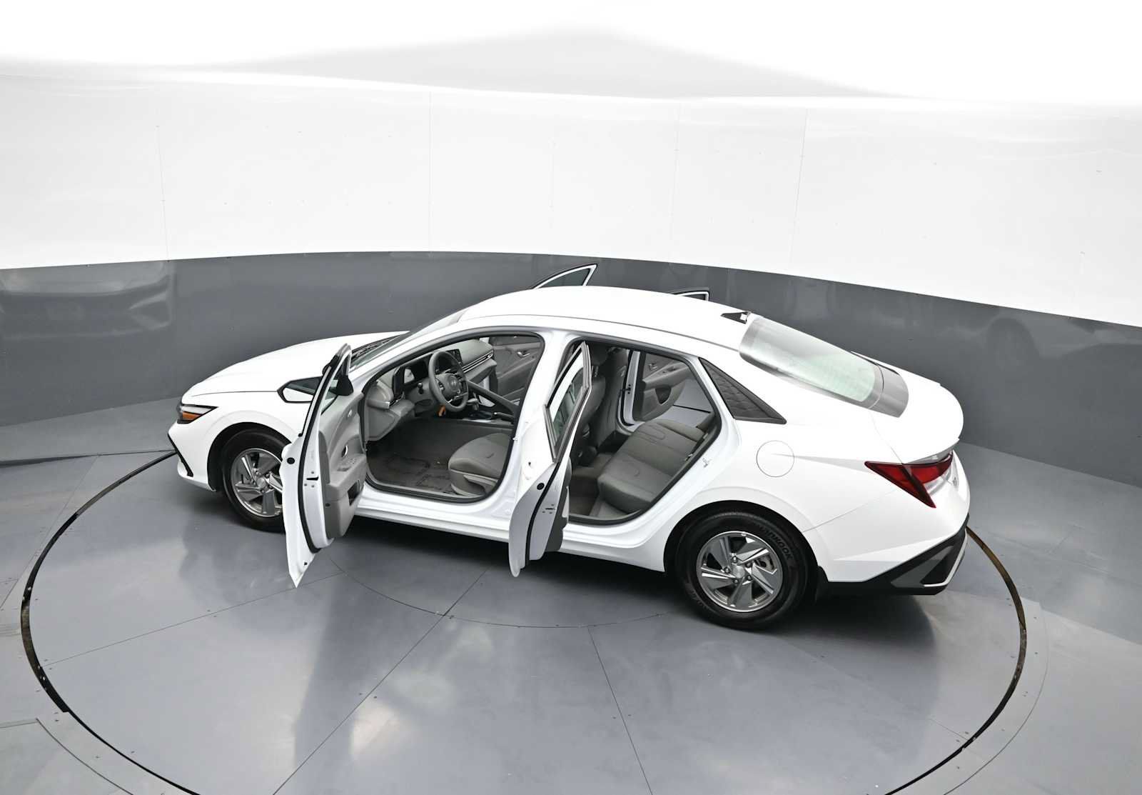Used 2025 Hyundai Elantra SE FWD image 43