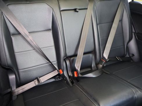 Used 2020 Volkswagen Tiguan SE w/ Panoramic Sunroof Package image 21