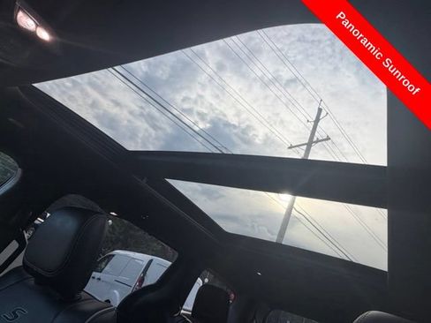 Used 2022 Chrysler Pacifica Limited w/ S Appearance Package FWD image 17