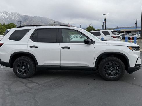 Certified 2025 Honda Pilot TrailSport image 6