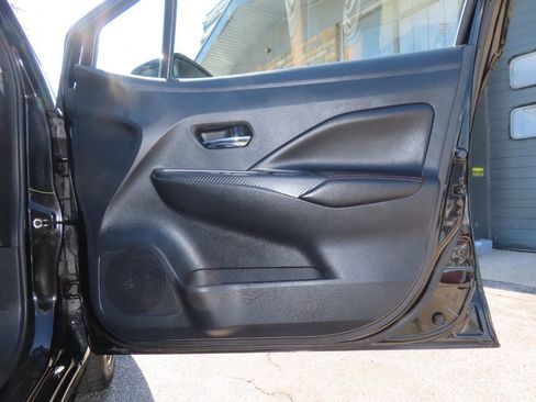 Used 2024 Nissan Versa SR FWD image 40