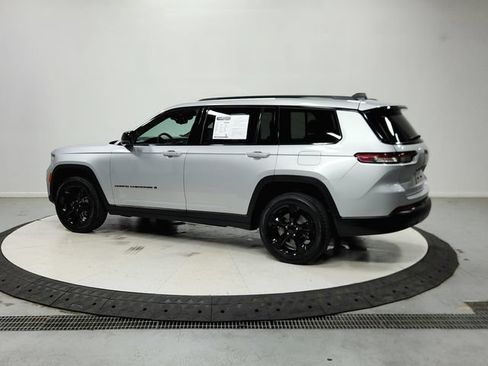 Used 2023 Jeep Grand Cherokee L Laredo RWD image 6