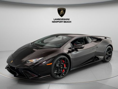 Used 2024 Lamborghini Huracan Tecnica RWD image 3