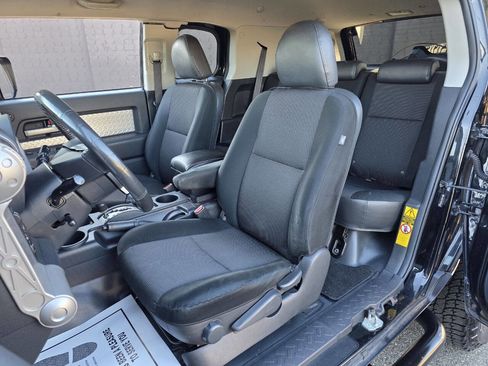 Used 2009 Toyota FJ Cruiser Base 4x4 4dr SUV 5A image 43