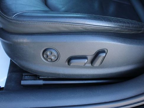 Used 2016 Audi A3 e-tron Premium w/ Audi MMI Navigation Plus image 13