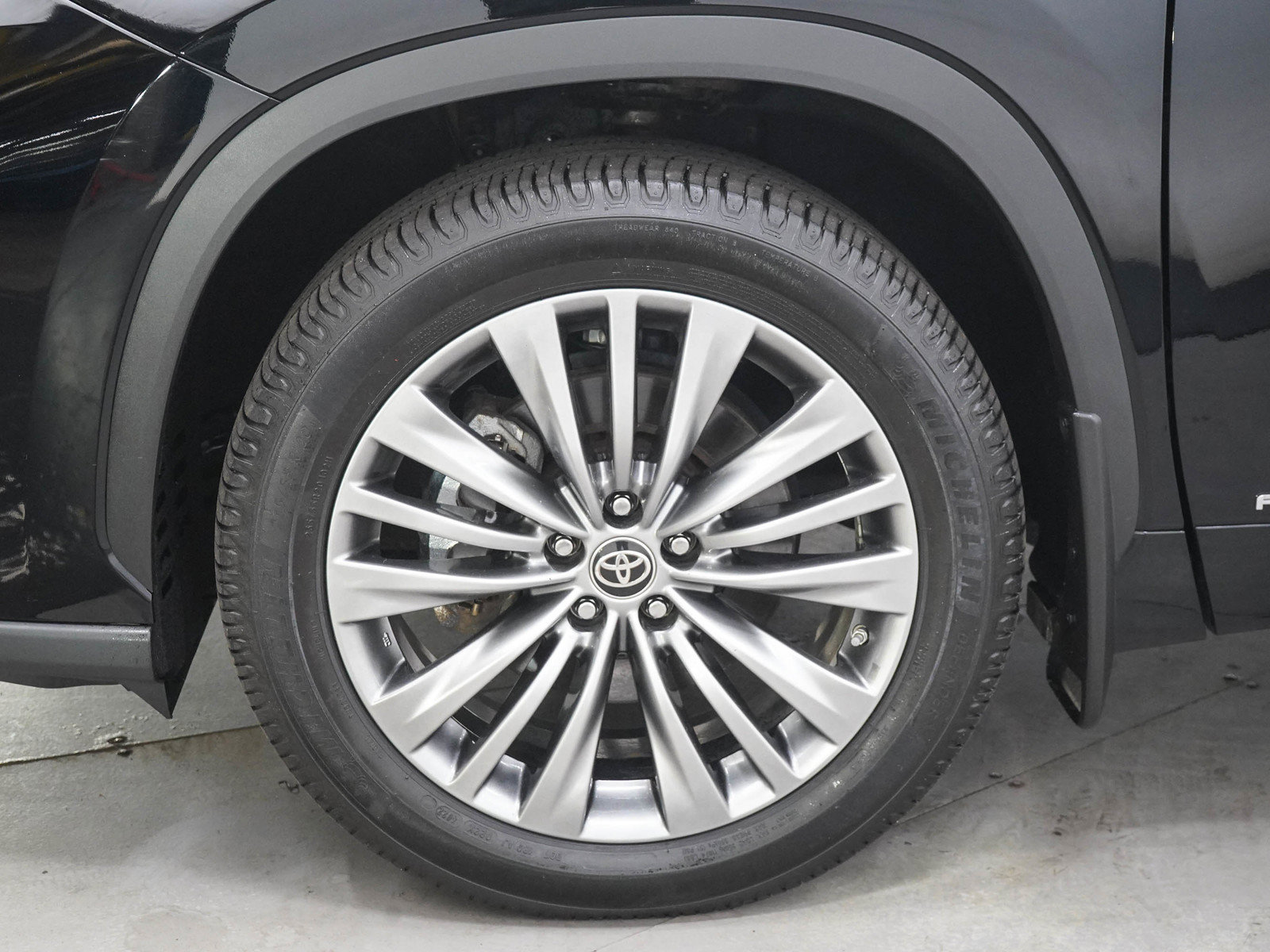 Used 2020 Toyota Highlander Platinum AWD/4WD image 29