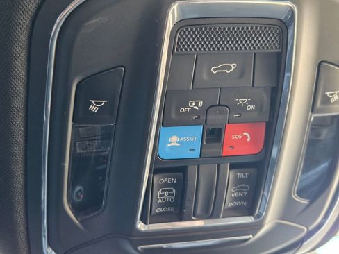 Used 2023 Jeep Grand Cherokee Altitude AWD/4WD image 12
