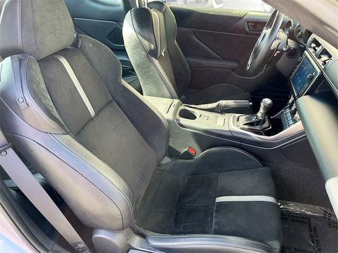 Used 2023 Toyota GR86 Premium w/ ALL Weather Mat Package (TMS) image 24