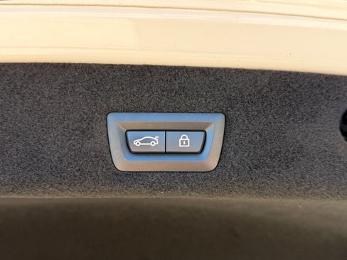 Used 2020 BMW 750i xDrive AWD/4WD image 18