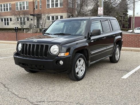 Used 2010 Jeep Patriot Latitude AWD/4WD image 2