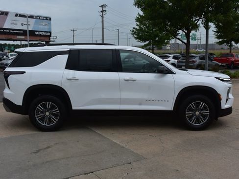 New 2026 Chevrolet Traverse LT w/ Driver Confidence Package FWD image 4