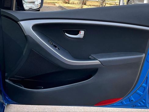 Used 2017 Hyundai Elantra GT image 23