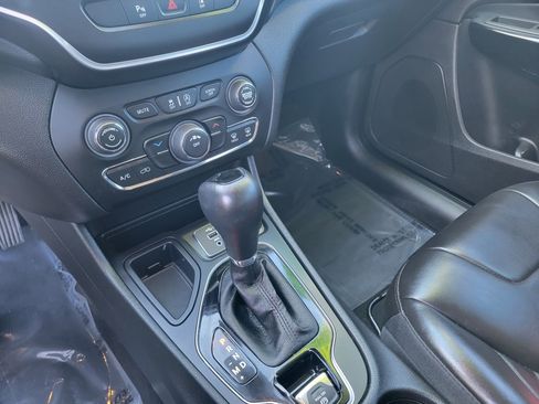 Used 2021 Jeep Cherokee Latitude Plus image 20