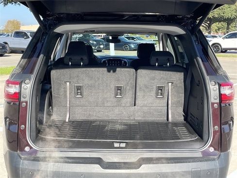Used 2021 Chevrolet Traverse LT image 30