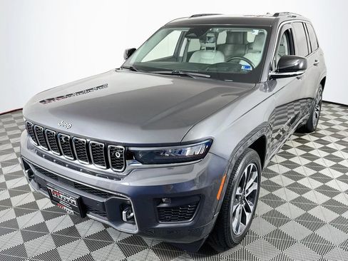 Used 2022 Jeep Grand Cherokee Overland w/ Adv Protech Group III AWD/4WD image 3
