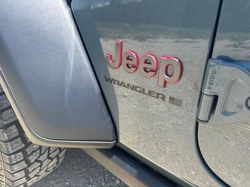 Used 2024 Jeep Wrangler Unlimited Rubicon AWD/4WD image 10